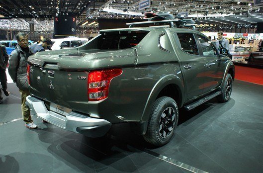 Mitsubishi L200 (1)